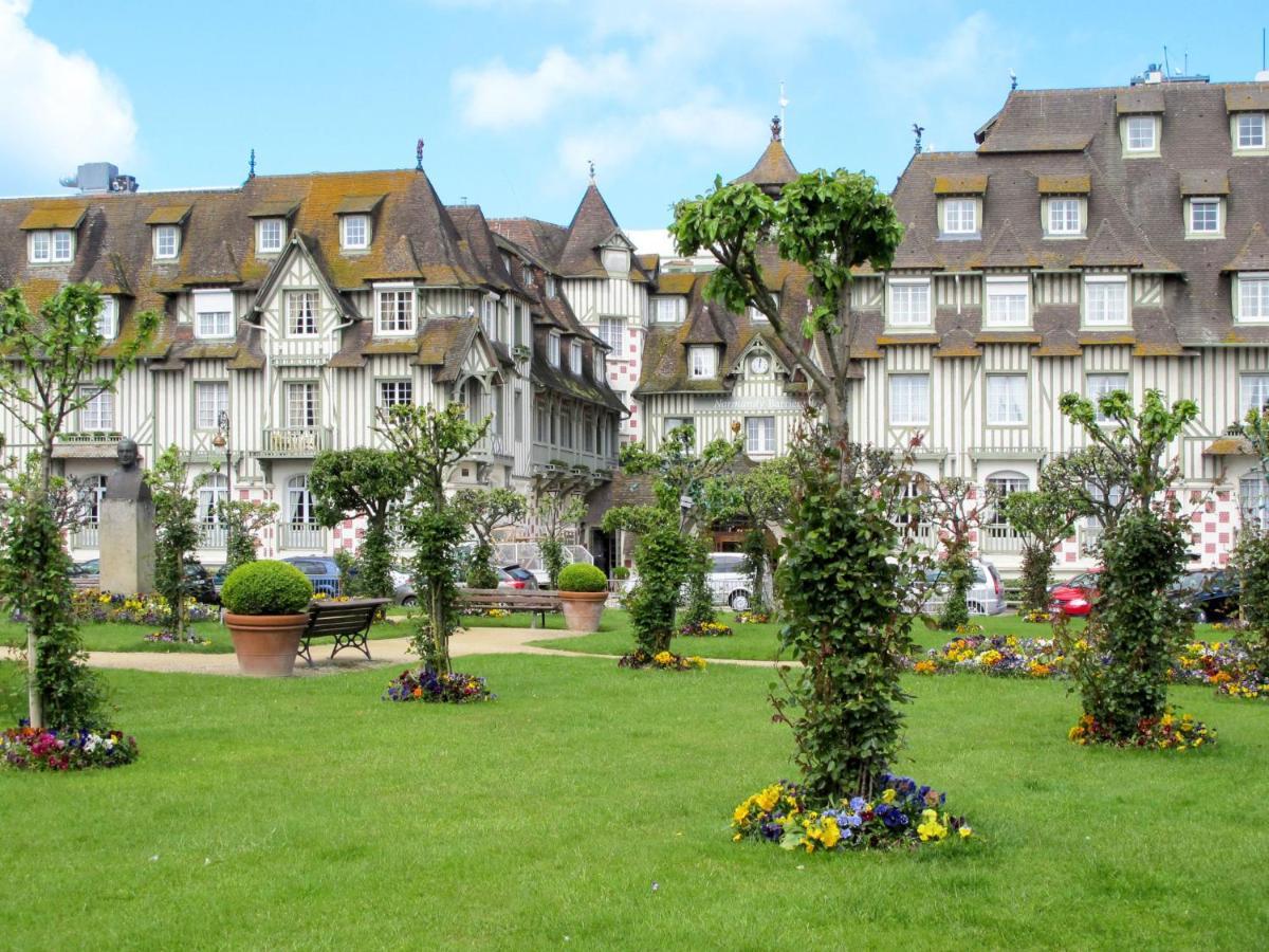 Apartment Les Jardins du Yacht Club Deauville Extérieur photo